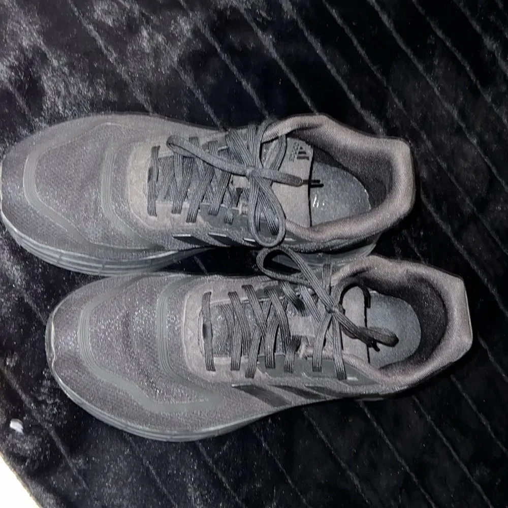 Adidas Sneakers
